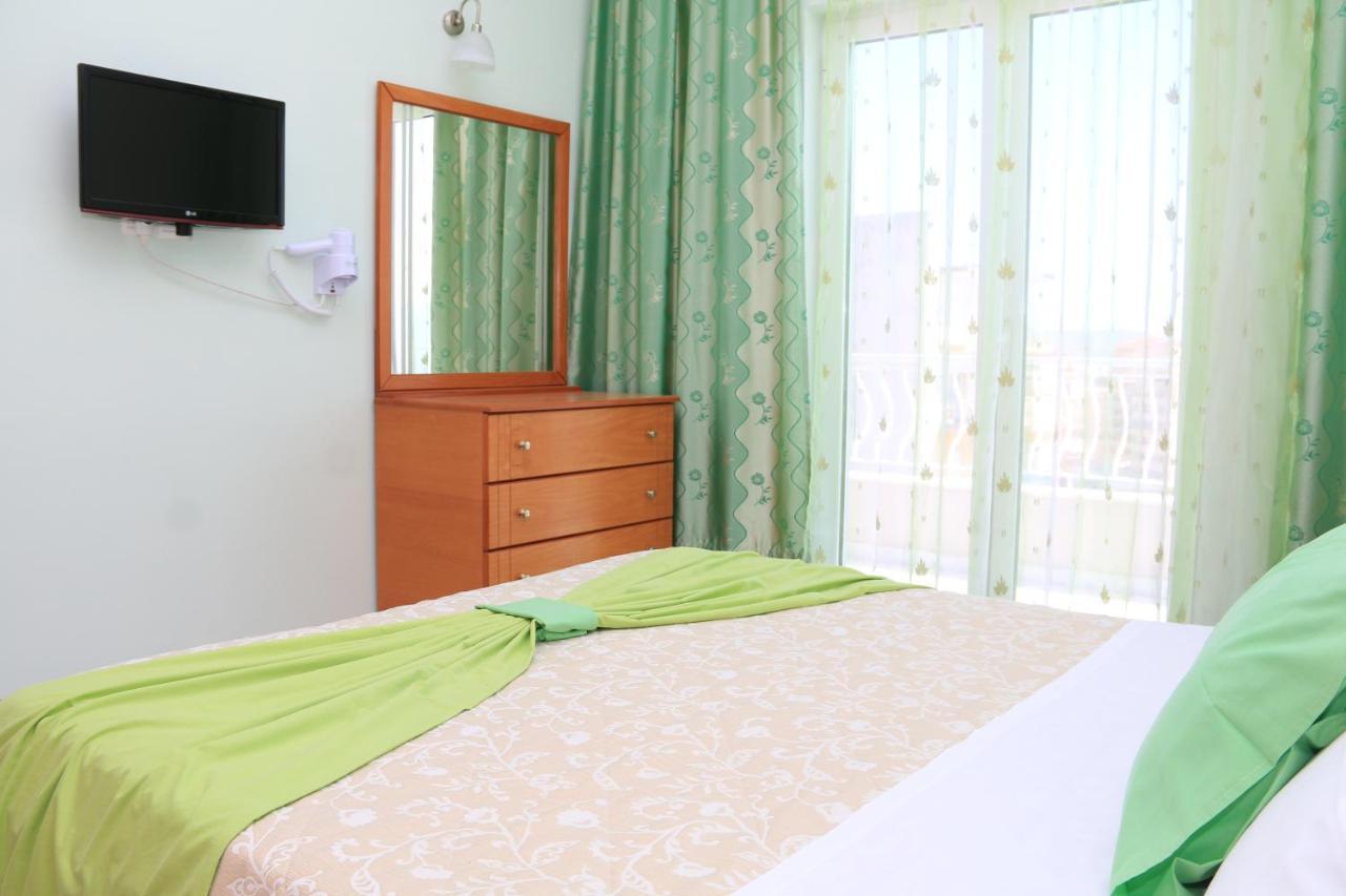 Isabela Apartments Sarande Bagian luar foto